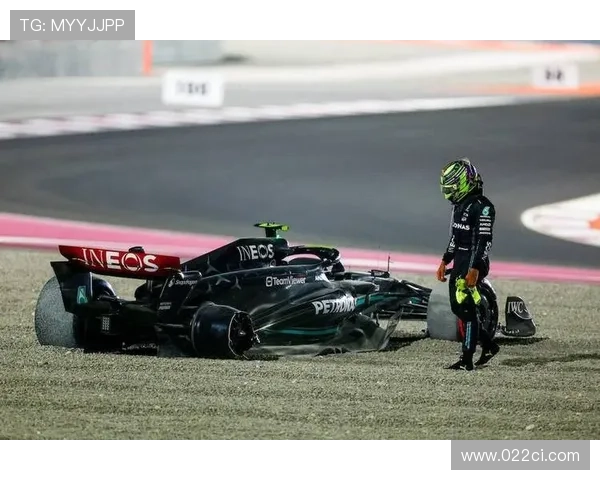 梅奔F1日本站推出野兽涂装震撼亮相